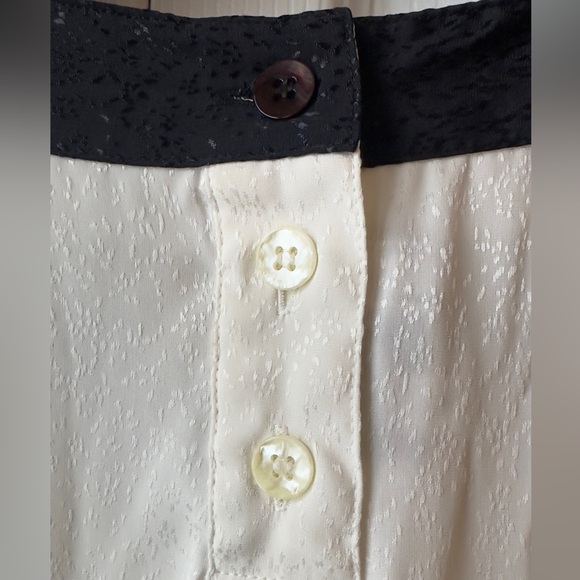 Vintage Laura & Jayne Cream Blouse with charming bow details Size 14 - Picture 3 of 7